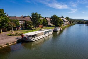 bateau, charlemagne,ardennes, vireux wallerand, fluvial, activite, loisir, croisiere,quai, meuse, ete, megane, 2022,12